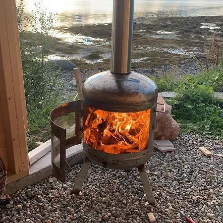 Guest house Seaside Lounge At Hakoyvegen 151 , Cozy Two Separate Units ,1 Bedroom Or 2 Bedrooms Possibly For Electric Vehicle Station, Tromso