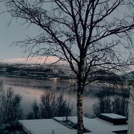 Seaside Lounge At Hakoyvegen 151 , Cozy Two Separate Units ,1 Bedroom Or 2 Bedrooms Possibly For Electric Vehicle Station, Tromso 4*