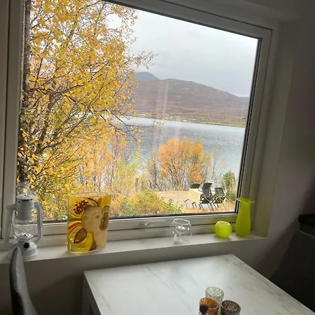 Seaside Lounge At Hakoyvegen 151 , Cozy Two Separate Units ,1 Bedroom Or 2 Bedrooms Possibly For Electric Vehicle Station, Tromso Guest house 4*