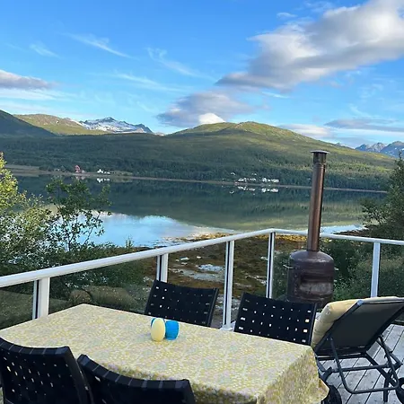 Seaside Lounge At Hakoyvegen 151 , Cozy Two Separate Units ,1 Bedroom Or 2 Bedrooms Possibly For Electric Vehicle Station, Tromso
