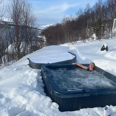 Seaside Lounge At Hakoyvegen 151 , Cozy Two Separate Units ,1 Bedroom Or 2 Bedrooms Possibly For Electric Vehicle Station, Tromso