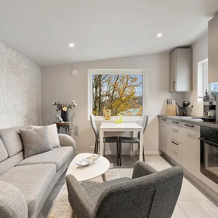 Seaside Lounge At Hakoyvegen 151 , Cozy Two Separate Units ,1 Bedroom Or 2 Bedrooms Possibly For Electric Vehicle Station, Tromso 4*