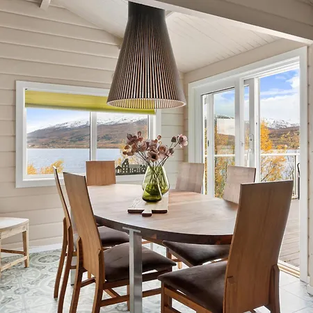 Seaside Lounge At Hakoyvegen 151 , Cozy Two Separate Units ,1 Bedroom Or 2 Bedrooms Possibly For Electric Vehicle Station, Tromso