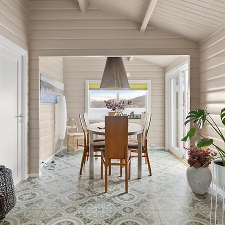 Seaside Lounge At Hakoyvegen 151 , Cozy Two Separate Units ,1 Bedroom Or 2 Bedrooms Possibly For Electric Vehicle Station, Tromso 4*