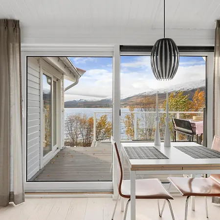 Seaside Lounge At Hakoyvegen 151 , Cozy Two Separate Units ,1 Bedroom Or 2 Bedrooms Possibly For Electric Vehicle Station, Tromso