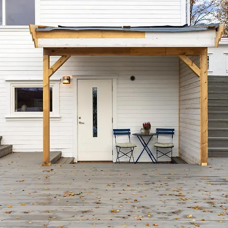 Guest house Seaside Lounge At Hakoyvegen 151 , Cozy Two Separate Units ,1 Bedroom Or 2 Bedrooms Possibly For Electric Vehicle Station, Tromso Tromso