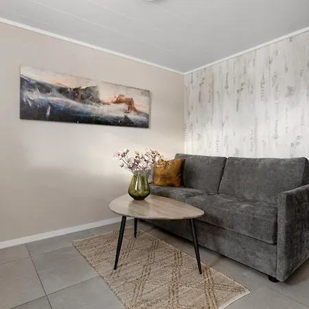 Guest house Seaside Lounge At Hakoyvegen 151 , Cozy Two Separate Units ,1 Bedroom Or 2 Bedrooms Possibly For Electric Vehicle Station, Tromso Tromso