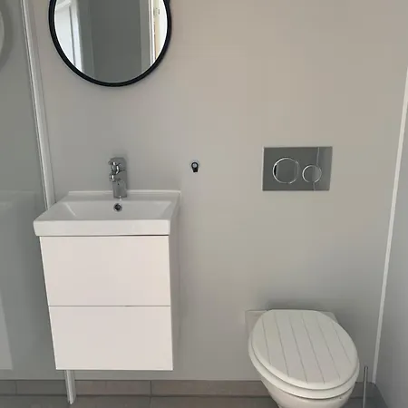 Seaside Lounge At Hakoyvegen 151 , Cozy Two Separate Units ,1 Bedroom Or 2 Bedrooms Possibly For Electric Vehicle Station, Tromso Guest house 4*