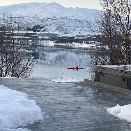 Seaside Lounge At Hakoyvegen 151 , Cozy Two Separate Units ,1 Bedroom Or 2 Bedrooms Possibly For Electric Vehicle Station, Tromso